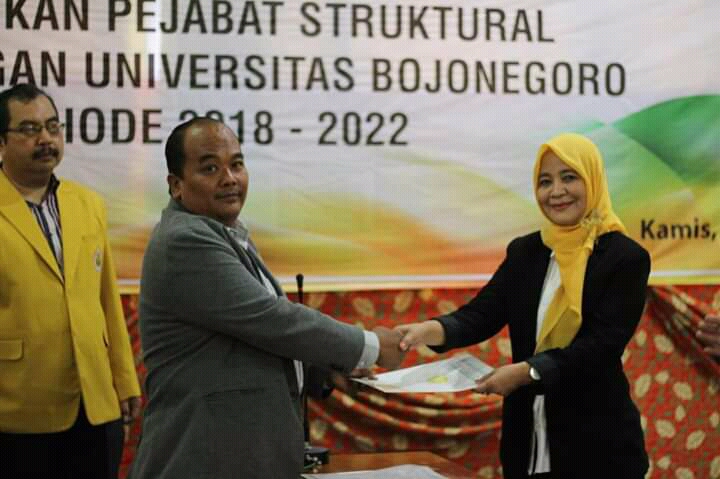 Foto : Dr. Tri Astuti Handayani dilantik sebagai Rektor Unigoro periode 2018 - 2022 oleh Ketua YSB - Unigoro, Mas Arief Januwarso, Kamis (27/12/2018).