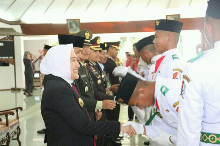 Foto : Bupati Bojonegoro, Anna Mu'awanah dan Forkopimda Kabupaten Bojonegoro saat pelantikan 74 Anggota Paskibraka Bojonegoro, Kamis (15/08/2019).