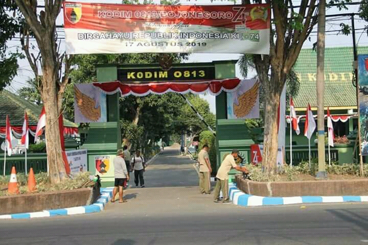 Foto : Nuansa Merah Putih di Makodim 0813 Bojonegoro, Jum'at (16/08/2019).