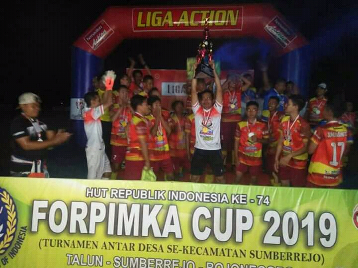 Foto : Tim Sepakbola Desa Sumuragung jadi Juara 1 Forpimka Sumberjo Cup 2019, Rabu (21/08/2019).