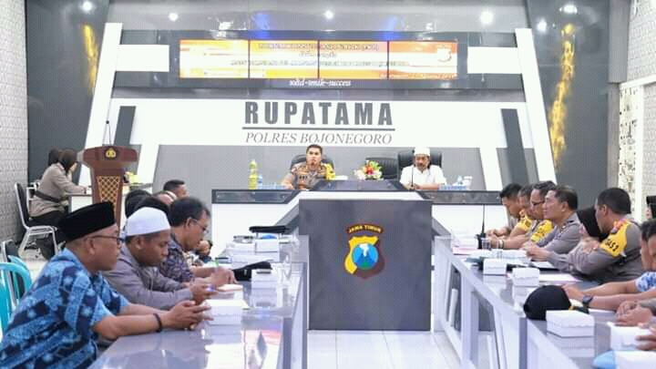 Foto : Kapolres Bojonegoro, AKBP Ary Fadli memimpin FKP dijajaran Polres Bojonegoro, Jum'at (23/08/2019).