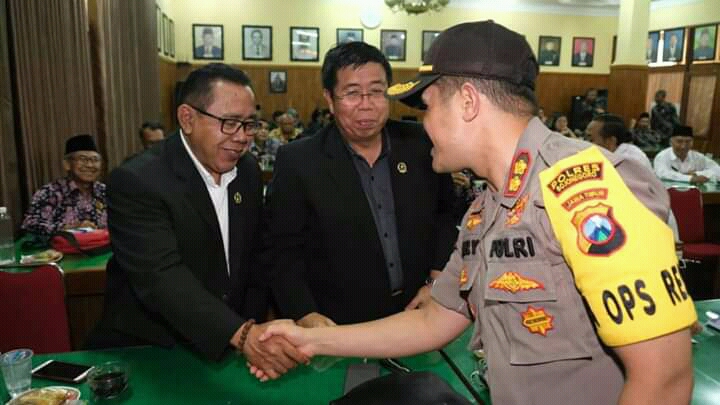 Foto : Kapolres Bojonegoro, Ary Fadli hadiri rapat sinkronisasi dan fasilitasi toleransi kerukunan antar umat beragama yang diadakan FKUB Se- Wilker Bakorwil Bojonegoro, Selasa (27/08/2019).