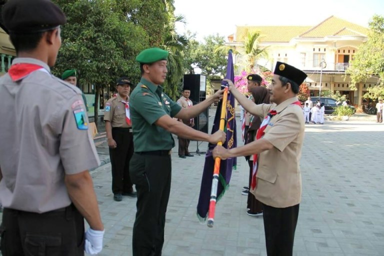 Foto : Dandim 0813 Kursus Bojonegoro, Letkol Inf Bambang Hariyanto saat membuka KMD di Gudep Ponpes Al-Rosyid Bojonegoro, Senin (02/09/2019).