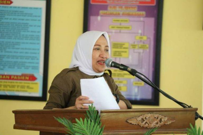 Foto : Bupati Bojonegoro, Hj. Anna Muawanah saat pembinaan kepada tenaga medis di Puskesmas Kecamatan Sugihwaras, Kabupaten Bojonegoro, Jawa Timur, Selasa (10/09/2019).