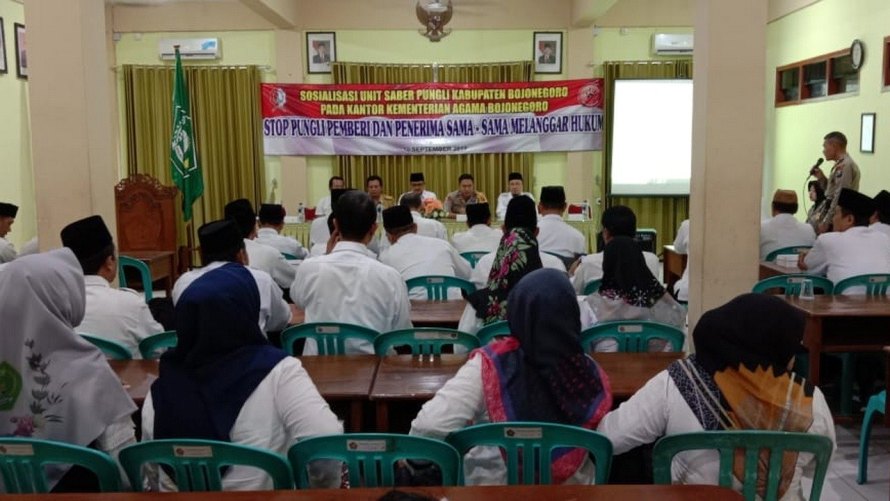 Foto : Tim UPP Saber Pungli Bersosialisasi di Kantor Kemenag Kabupaten Bojonegoro, Selasa (10/09/2019).