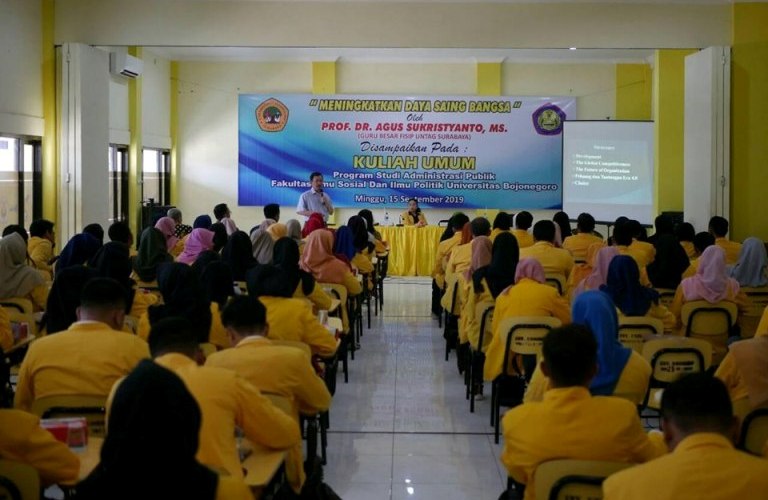 Foto : Guru Besar FISIP Universitas 17 Agustus 1945 Surabaya, Prof. Dr. Agus Suktistyanto, Ms. berikan kuliah umum kepada mahasiswa Fisip Unigoro, Minggu (15/09/2019) pagi.
