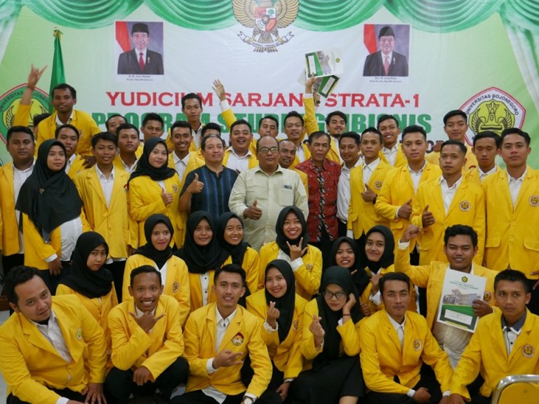 Foto : Ketua YSB, Arief Januwarso, M.Si. ikuti Yudisium 42 Sarjana Pertanian Unigoro, Rabu (18/09/2019).