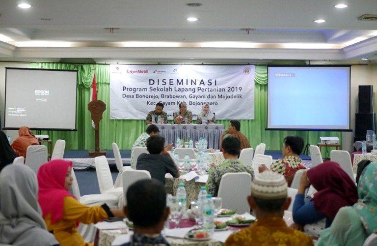Foto : Sekertaris LPPM Unigoro, Arief Januwarso, M.Si. (Tengah), saat Diseminasi Program Sekolah Lapang Pertanian (SLP) Tahun 2019, Kamis (26/09/2019).