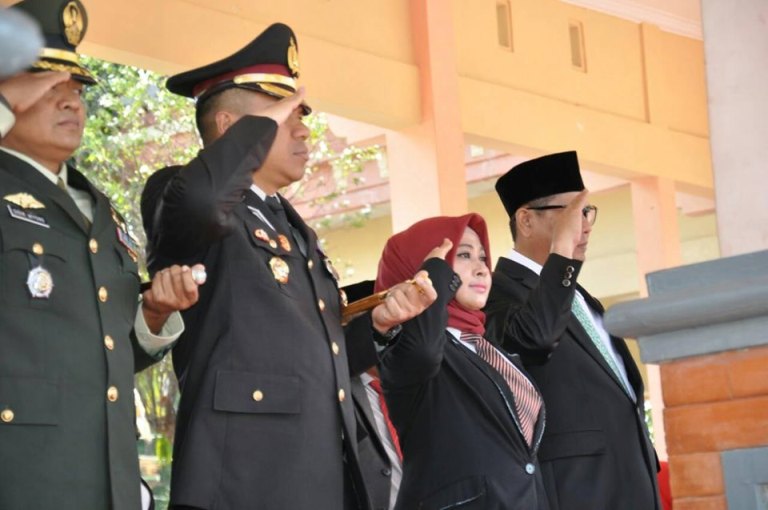 Foto : Wabup Lamongan, Hj. Kartika Hidayati bersama Jajaran Forpimda Lamongan, saat ikuti Upacara Hari Kesaktian Pancasila, Selasa (01/10/2019).