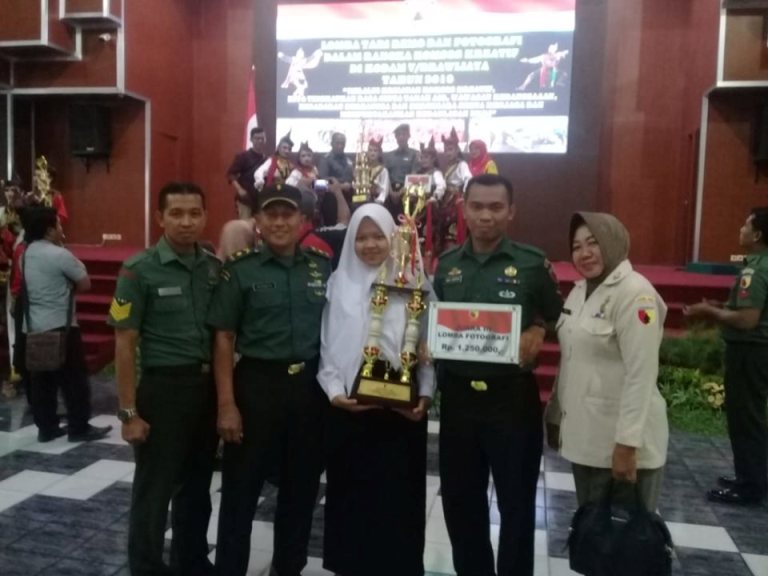 Foto : Annis Azzahra, Perwakilan Kodim 0813 Bojonegoro dalam lomba fotografi Komsos Tingkat Kodam V Brawijaya - Kota Surabaya, Jawa Timur, Selasa (17/09/2019).