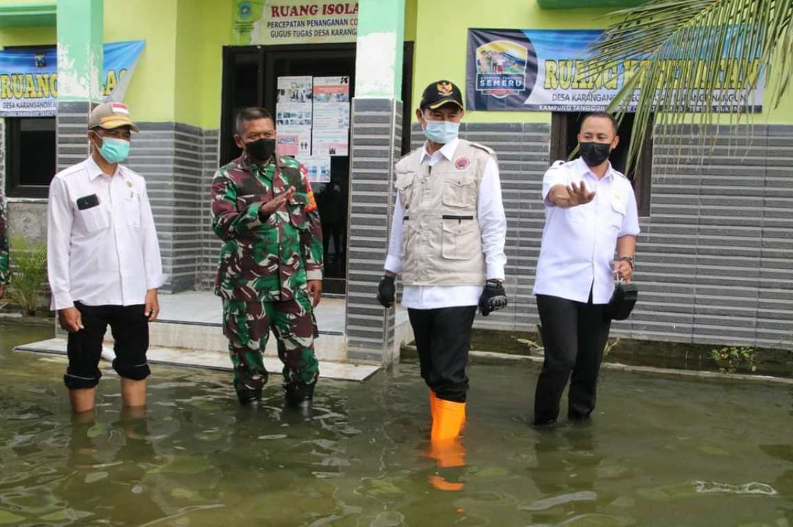 Foto : Bupati Lamongan, Yuhronur Efendi sidak banjir di Kabupaten Lamongan, Rabu (03/03/2021).