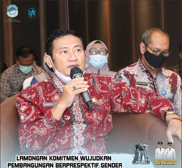 Foto : Bupati Lamongan, Yuhronur Efendi saat menghadiri rapat evaluasi pelembagaan dan pelaksanaan PUG, Jumat (19/03/2021).