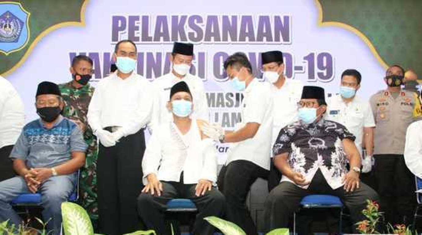 Foto : Sebanyak 287 Kyai dan Takmir Masjid di Kota Lamongan Divaksin Covid 19 ,Rabu (10/03/2021).
