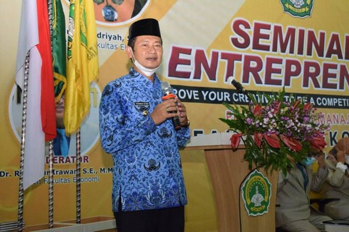 Foto : Bupati Lamongan, Yuhronur Efendi saat jadi Keynote Speaker Seminar Kewirausahaan Dan Manajemen, di UNISLA, Rabu (17/03/2021).
