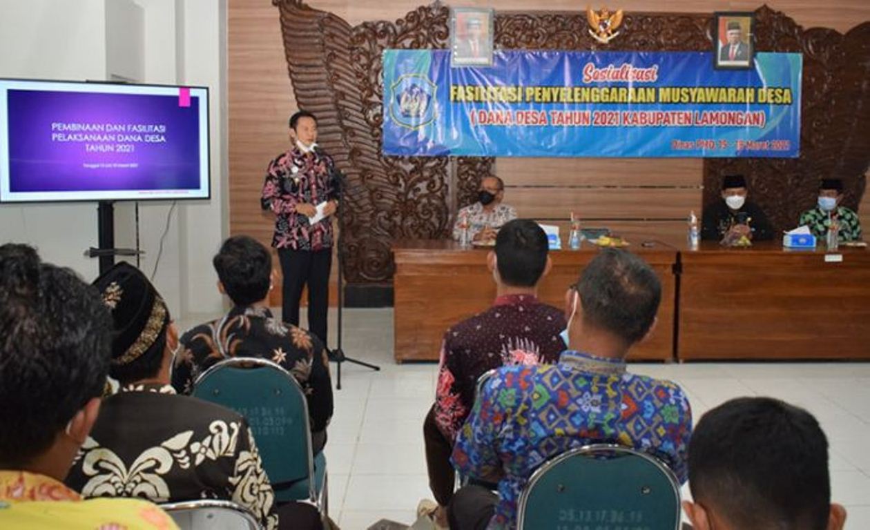 Foto : Pembinaan Bupati Lamongan, Yuhronur Efendi kepada Kades Se- Kabupaten Lamongan, Kamis (18/03/2021).