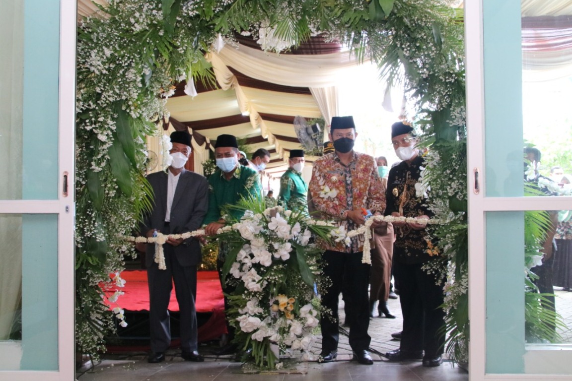 Foto : Bupati Lamongan, Yuhronur Efendi resmikan RSM Kalikapas Lamongan, Kamis (08/04/2021).