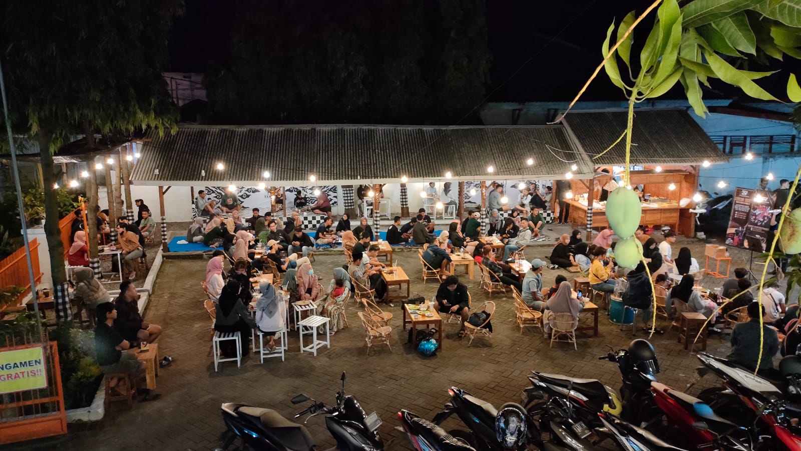 Foto : Angkringan Van Java Babat